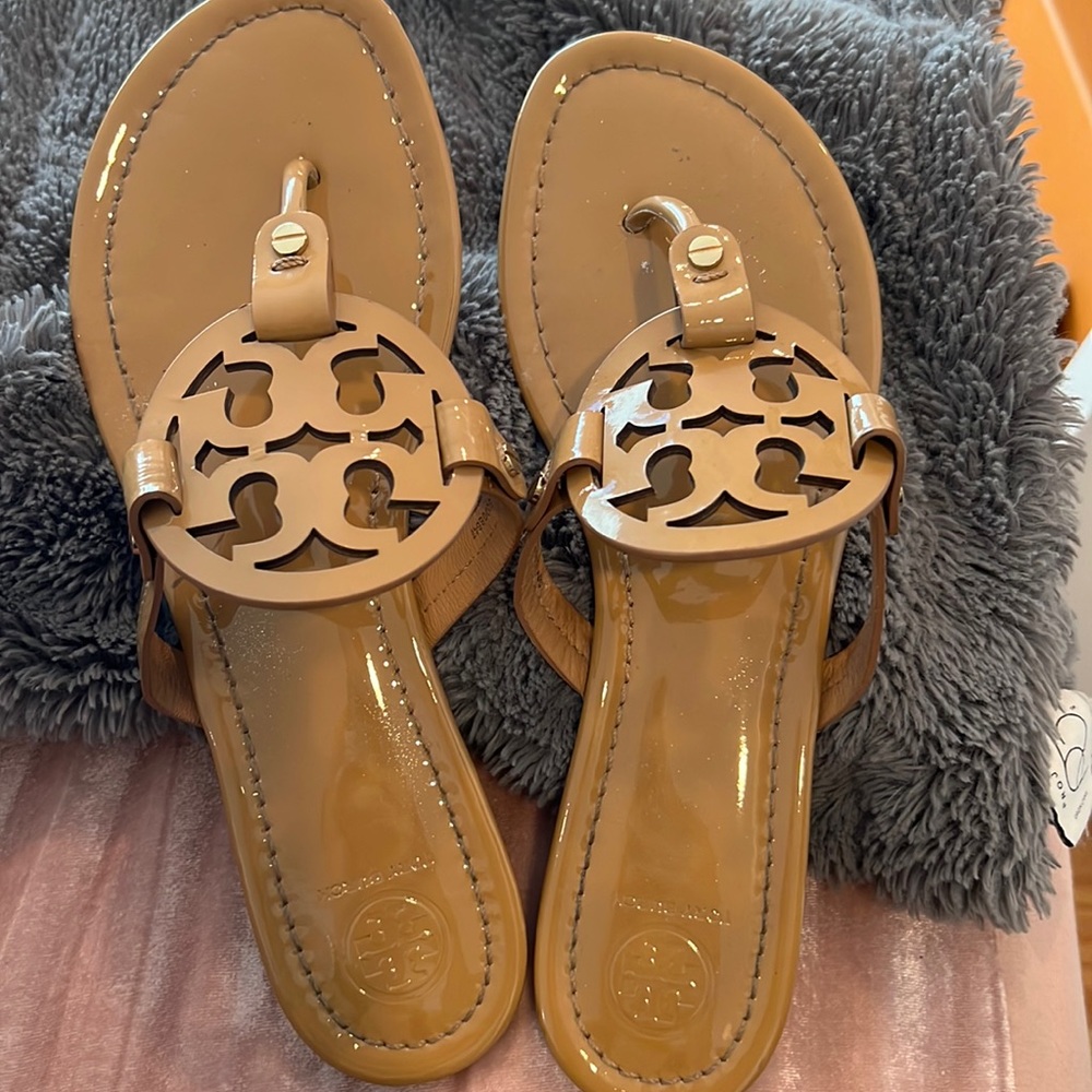 Super popular Tory Burch sandals 🤍